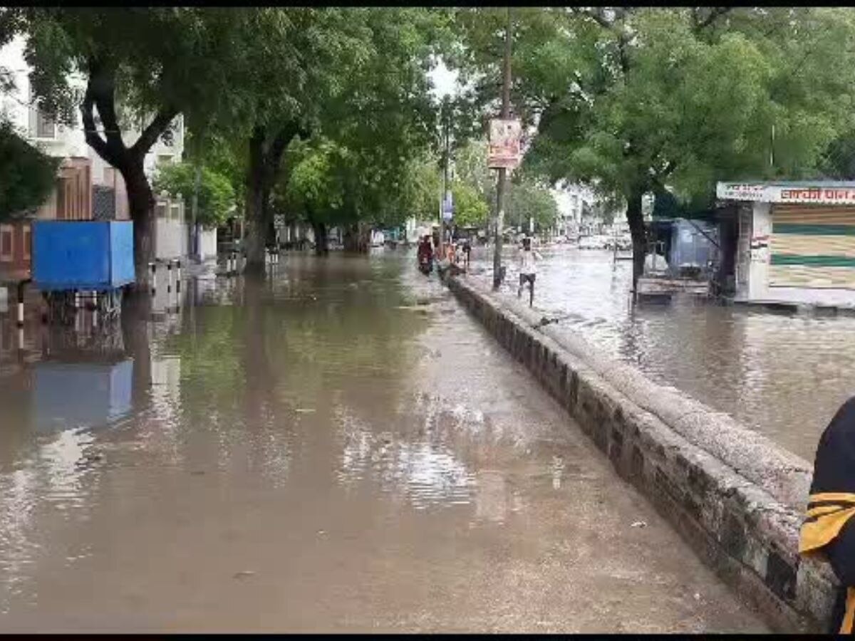 Churu news: पहली बारिश ने ही खोल दी नगरपालिका के दावों की पोल, कई इलाकों में भरा पानी