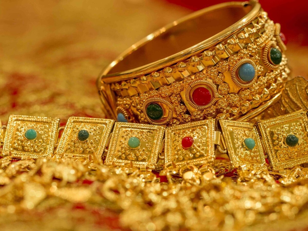 Gold Price Today: आज गिर गए सोने के दाम और चांदी के भाव में आया उछाल, जानिए नए रेट