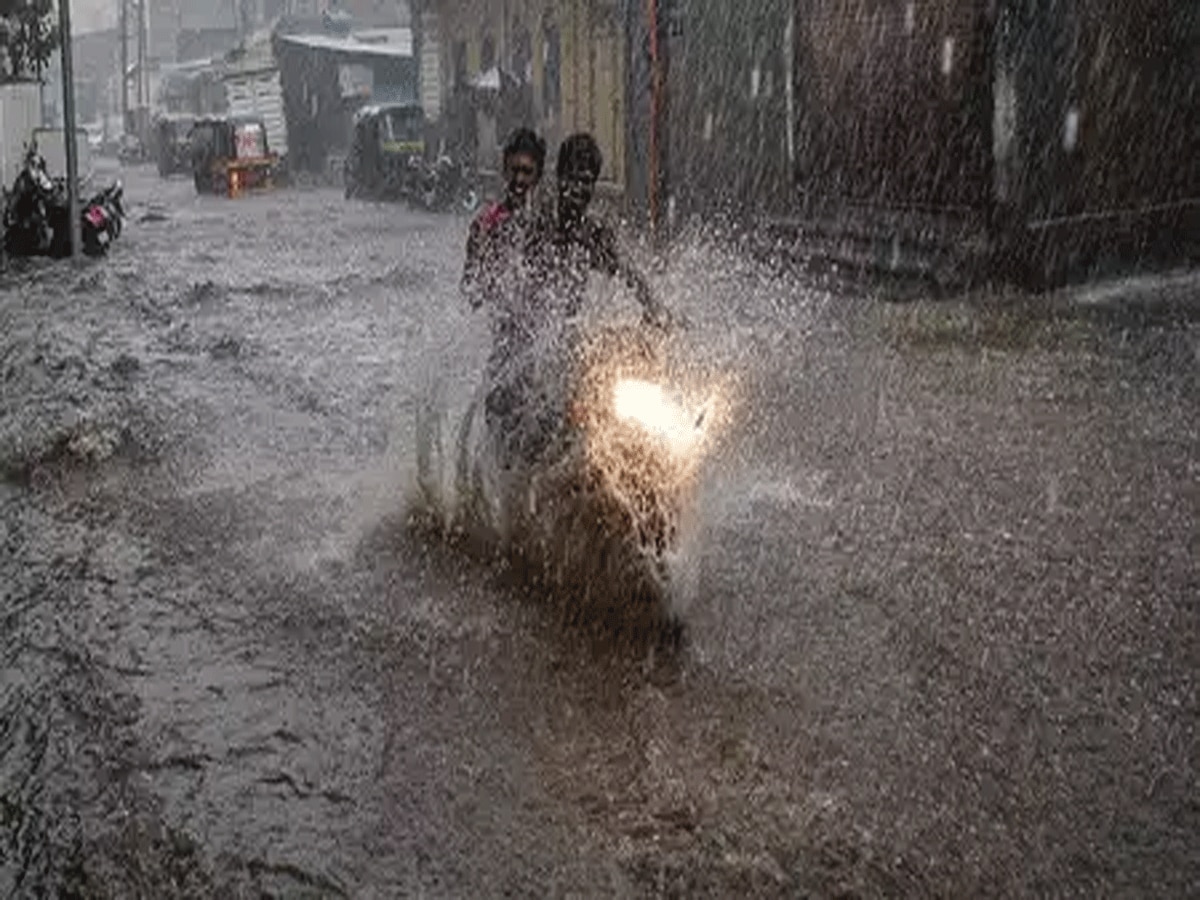 Haryana Weather: हरियाणा के कई जिलों में येलो अलर्ट, अगर आज हुई बारिश तो बिगड़ सकते हैं हालात