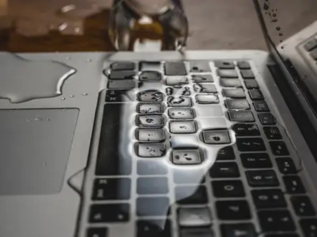 Computer Photo Image Raining Laptops technology wet laptop drying tips what to do if laptop gets wet in rain ...
