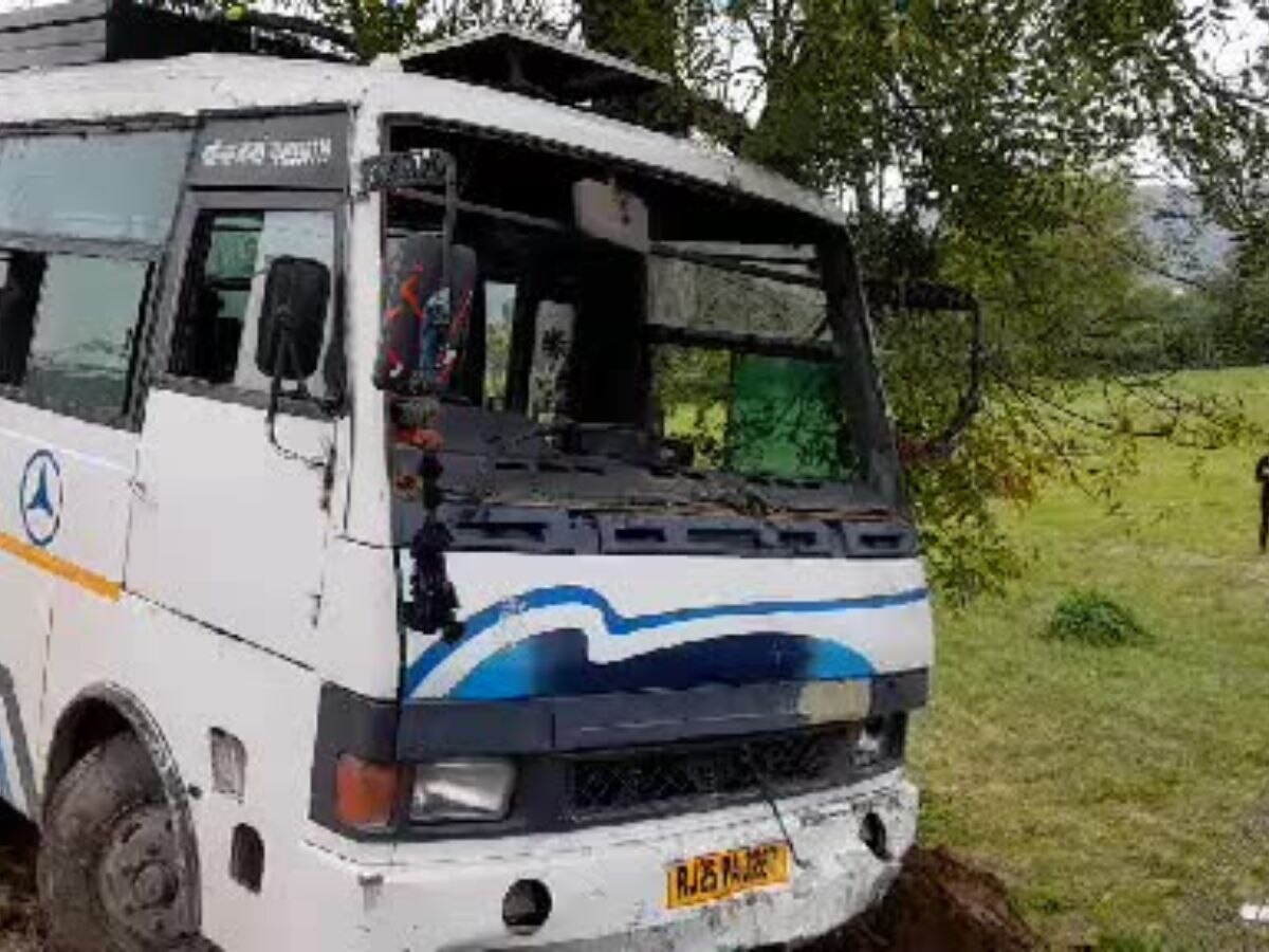 sawai madhopur news: पेड़ से टकराई बस, चालक सहित आधा दर्जन यात्री घायल
