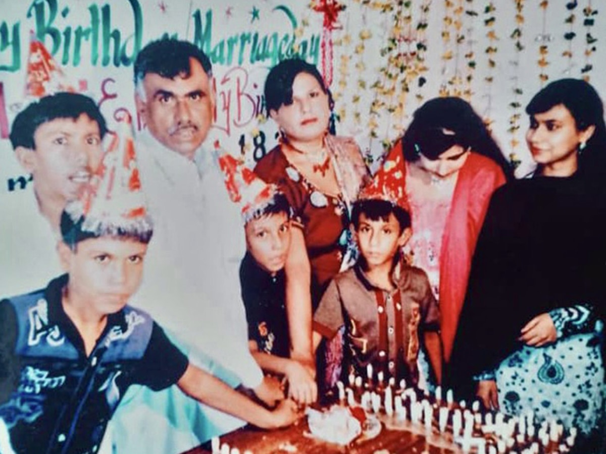 Amazing Family Of Pakistan Birthday Of Parents 7 Children Comes On The ...