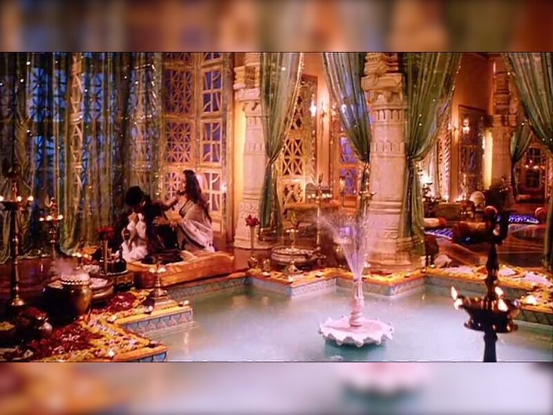Shahrukh khan devdas was blockbuster hit 21 years ago aishwarya rai ...