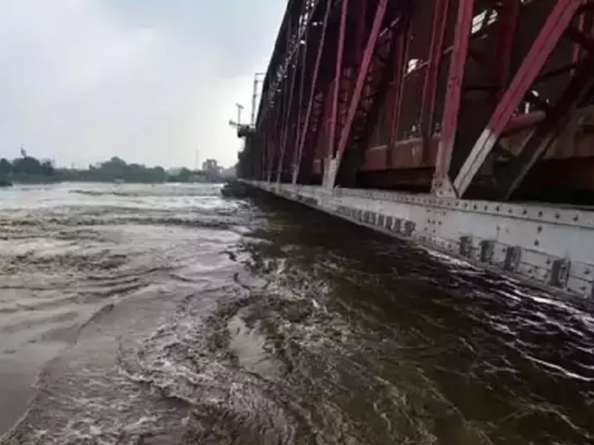 Delhi Flood Alert: 208.05 मीटर तक पहुंचा यमुना नदी का जलस्तर, पानी-पानी हुआ रींग रोड