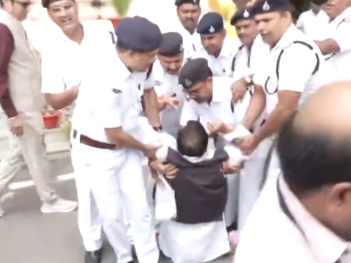 Bihar Police lathi charge in patna BJP leader Vijay Kumar Singh died ...