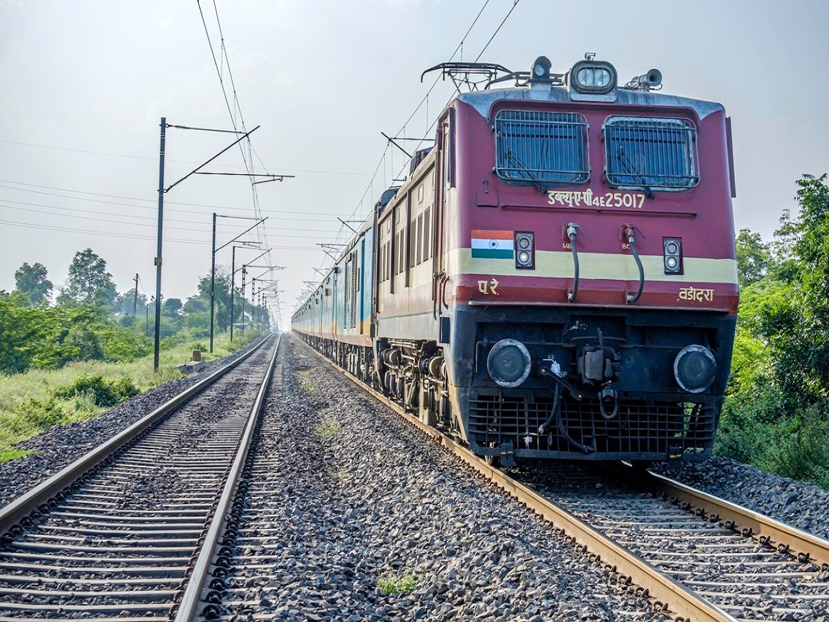 Indian Railway: 300 से अधिक एक्सप्रेस और 406 पैसेंजर ट्रेन रद्द, देखें पूरी लिस्ट