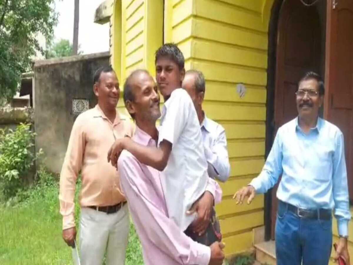  Aadhar Reunite Father and Son: ୬ ବର୍ଷ ପରେ ବାପ ପୁଅଙ୍କୁ ଏକାଠି କରାଇଲା ଆଧାର କାର୍ଡ