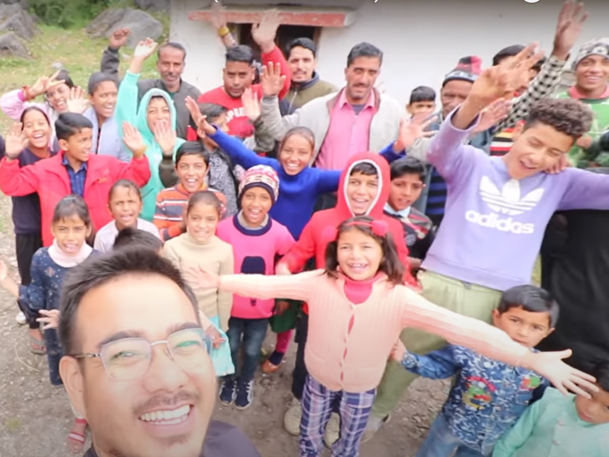 YouTuber ने गांव के बच्चों के लिए किया ऐसा दिल छू लेने वाला काम! बड़े-बुजुर्गों ने दी शाबाशी