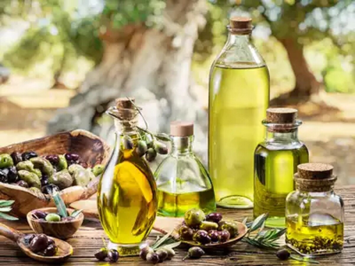 Olive Oil Benefits: इस वजह से हर रोज जैतून के तेल का लोग करते हैं इस्तेमाल, शरीर के इस अंग के लिए है फायदेमंद