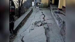 जोशीमठ में नहीं टले संकट के बादल! बारिश के चलते बढ़ी घरों की दरारें