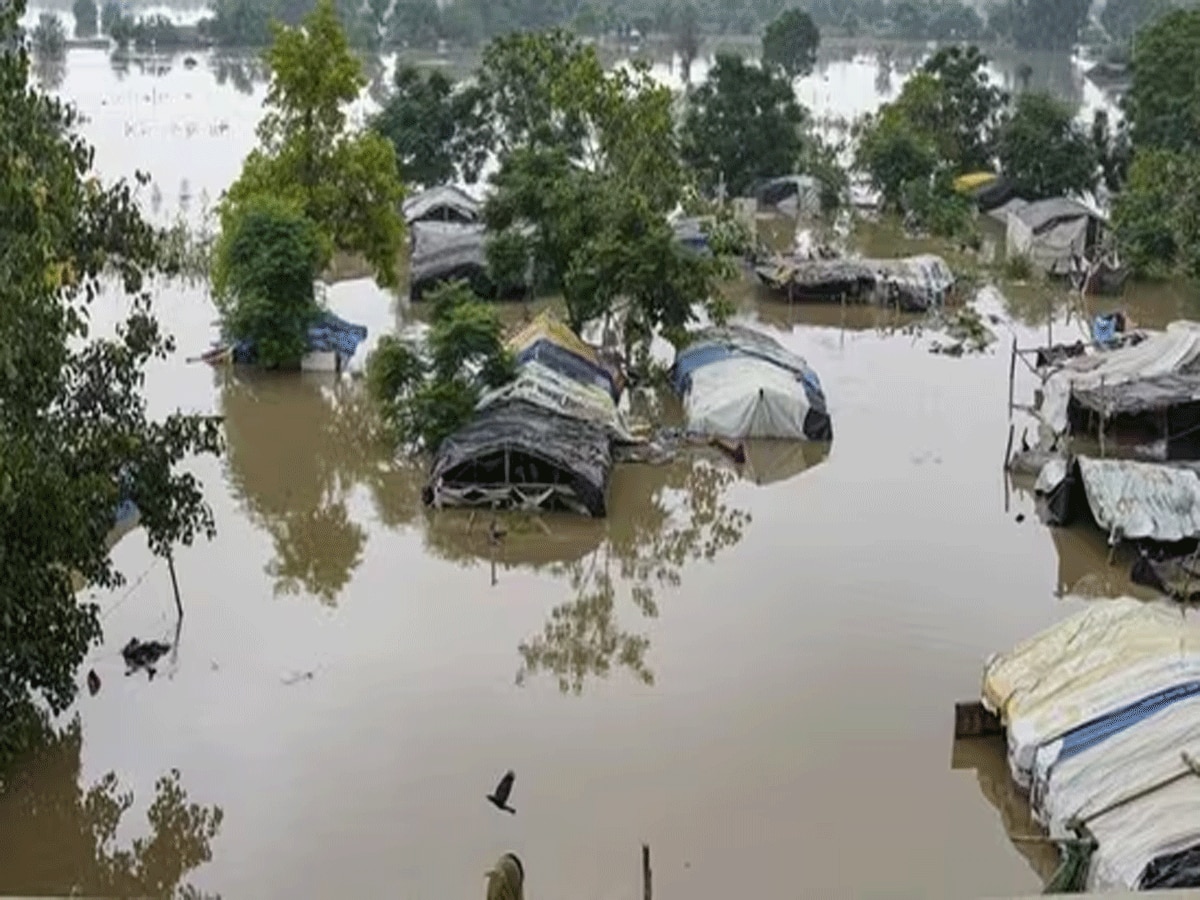 Delhi Floods Rain Live Updates: दिल्ली में बाढ़ के हालत के बीच IMD ने जारी की एडवाइजरी, जानें आज कैसा रहेगा मौसम?