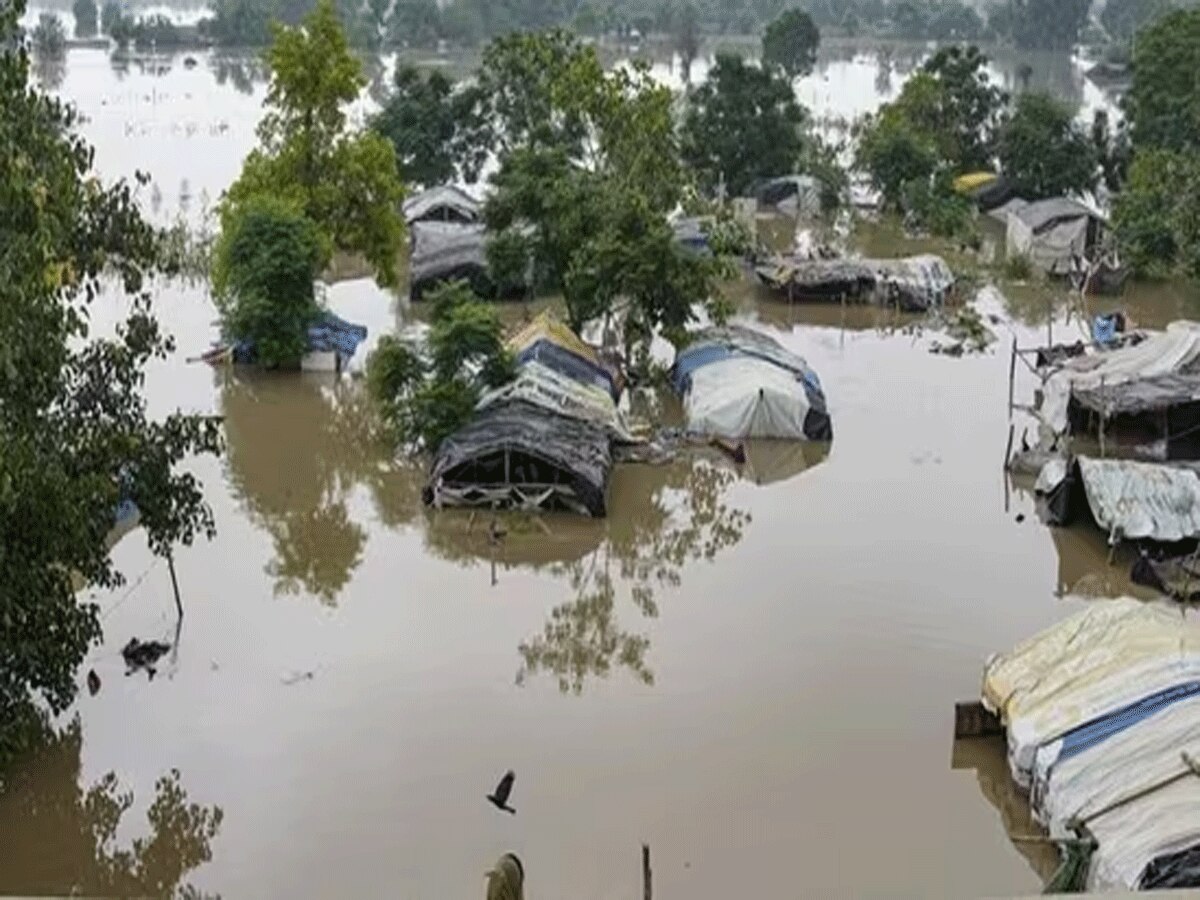 Delhi Floods Rain Live Updates: AAP नेता आतिशी का बड़ा आरोप, अधिकारियों की लापरवाही से राहत शिविरों में लोगों को करना पड़ा रहा दिक्कतों का सामना