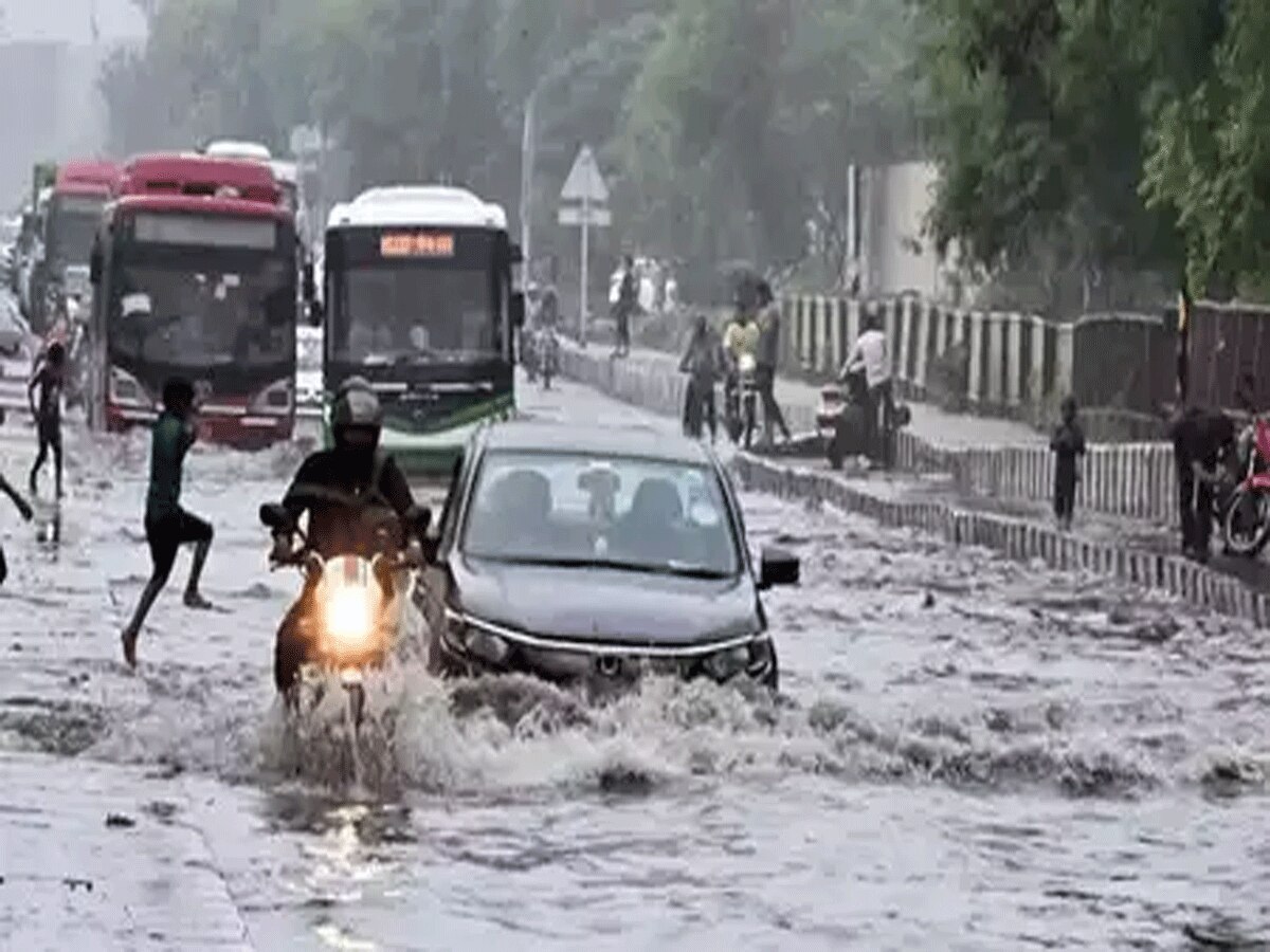 Delhi Weather: बाढ़ के बाद दिल्लीवासी बारिश के लिए हो जाएं तैयार! IMD ने जारी की एडवाइजरी
