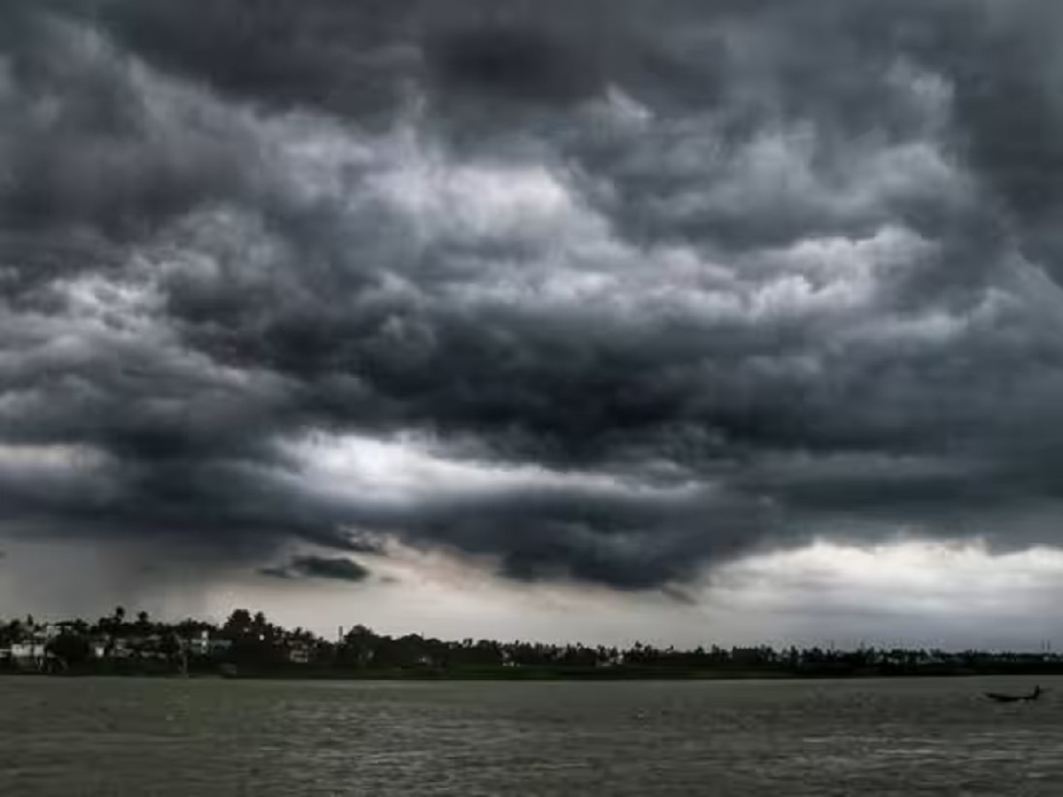 Jharkhand Weather: झारखंड में अगले दो दिनों तक होगी मूसलाधार बारिश, IMD ने जारी किया येलो अलर्ट