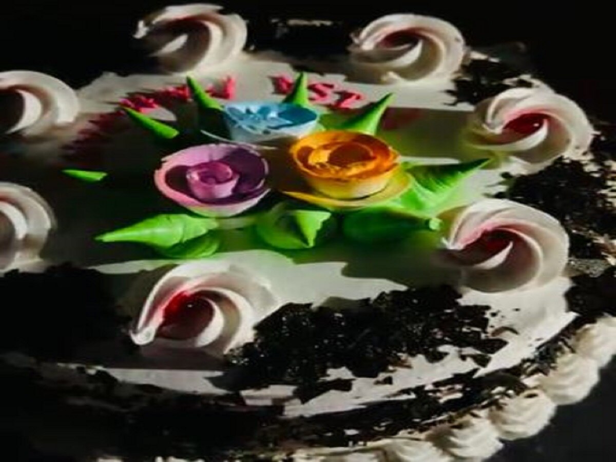 Makeup theme cake ##birthdaycake ##cakefor girls#unique #beautiful #cake #  - YouTube