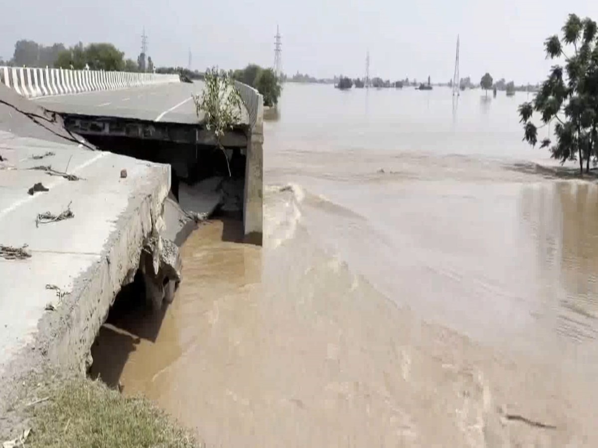 Flood News: भारी बारिश के बाद टूटा पंजाब को हरियाणा से जोड़ने वाला नेशनल हाईवे 52 