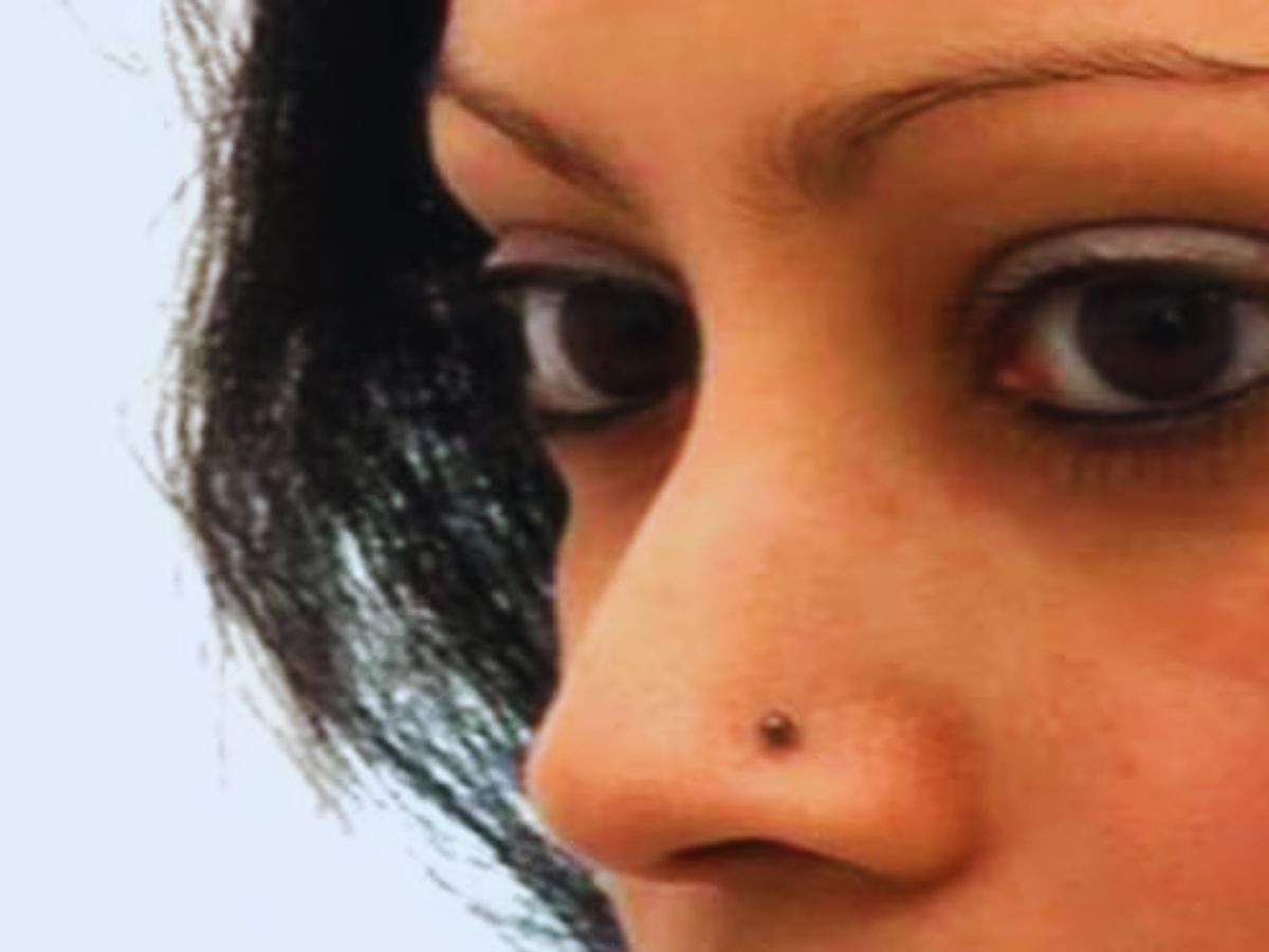 Mole Around Nose Meaning In Hindi Naak Ke Aaspas Til Hona Ka Matlab