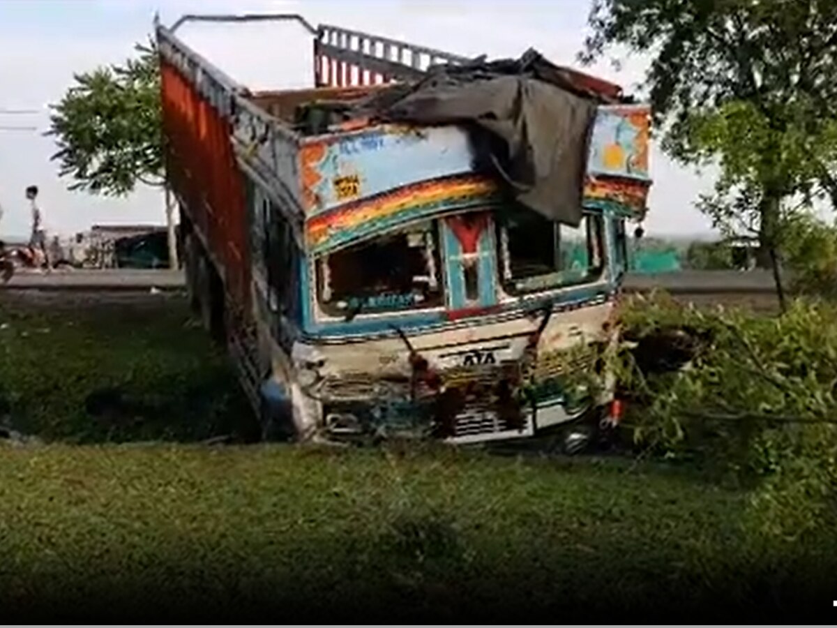 mp major accident in sagar truck hit car 6 people died in road accident ...