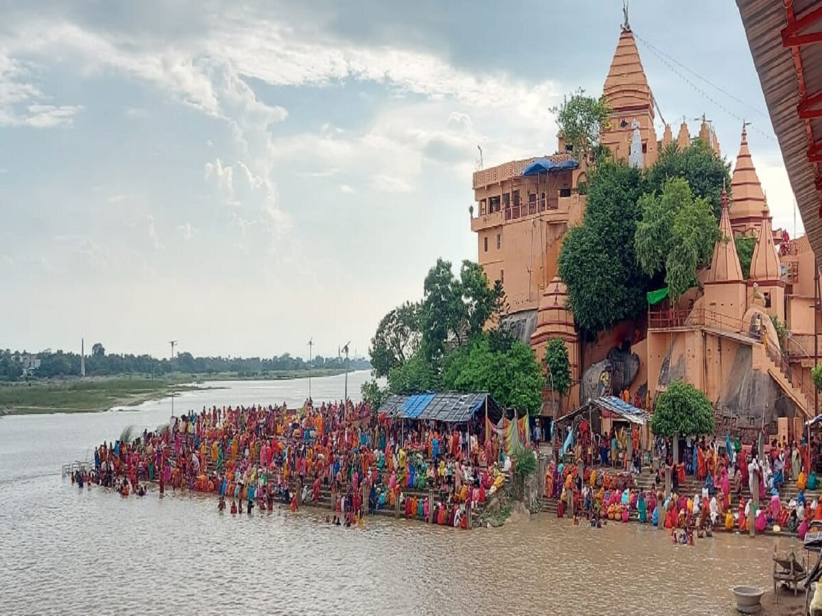 सावन की दूसरी सोमवारी पर अजगैबीनाथ धाम में उमड़ा भक्तों का सैलाब, आज बन रहे ये चार शुभ संयोग