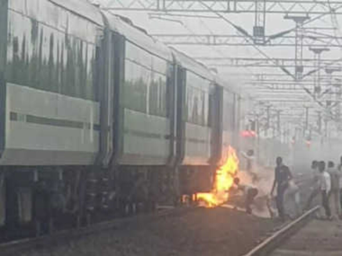 भोपाल से दिल्ली आ रही वंदे भारत ट्रेन में लगी आग, मचा हड़कंप