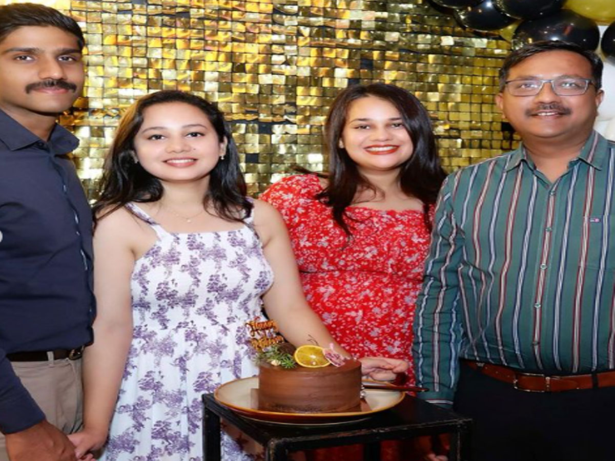 1961702 ias tina dabi रिया डाबी ने पति संग दिया पोज