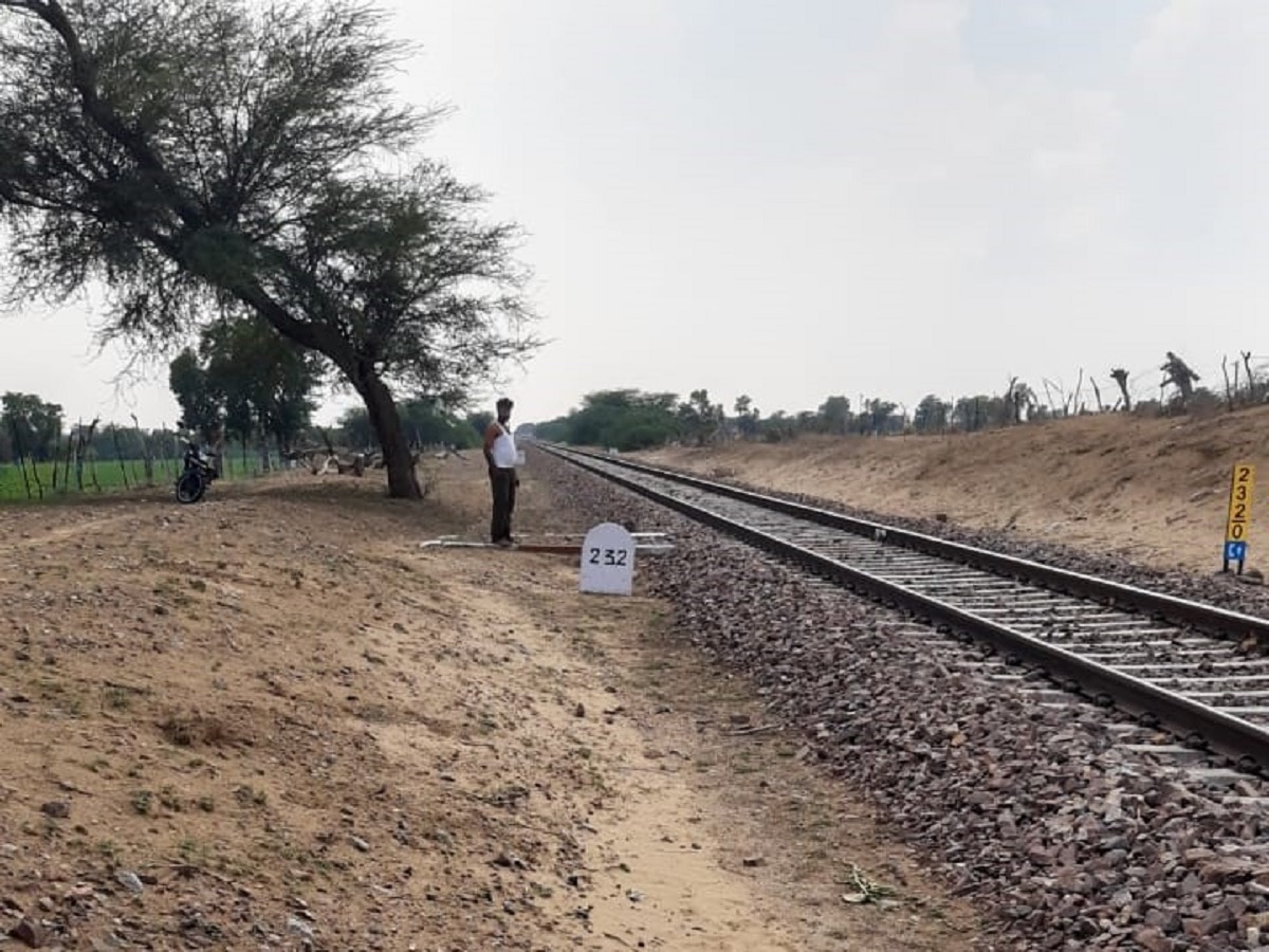 बांका में ट्रेन से कटकर तीन युवक की निर्मम मौत, जांच में जुटी पुलिस