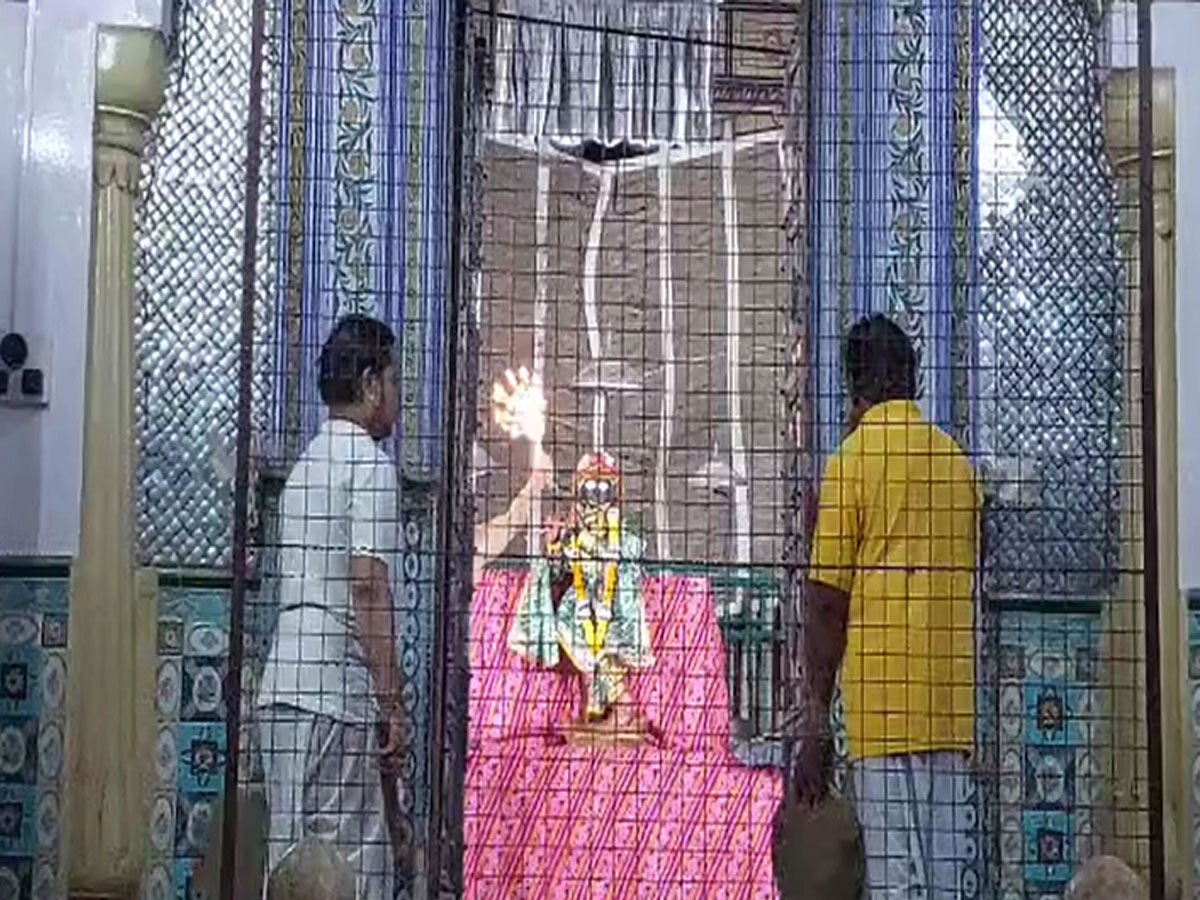 Karauli Madan Mohan Ji Temple Devotees Gathered On Somvati Amavasya ...