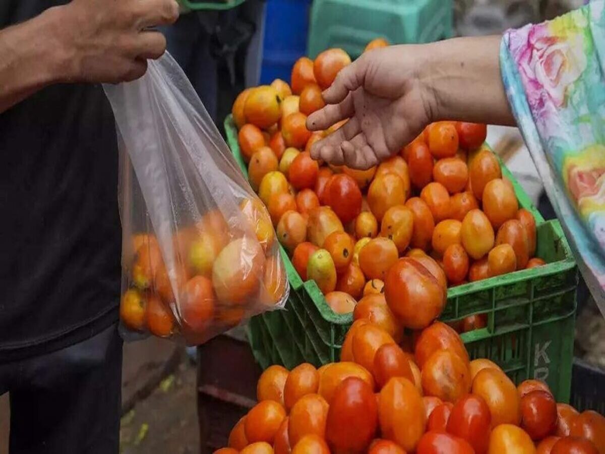 Tomato Selling Business: ଟମାଟୋ କିଣିବାକୁ ନେଇ ମୁହାଁମୁହିଁ; ୩ ଘଣ୍ଟାରେ ବିକ୍ରି ହୋଇଗଲା ୩୦୦୦ ହଜାର 