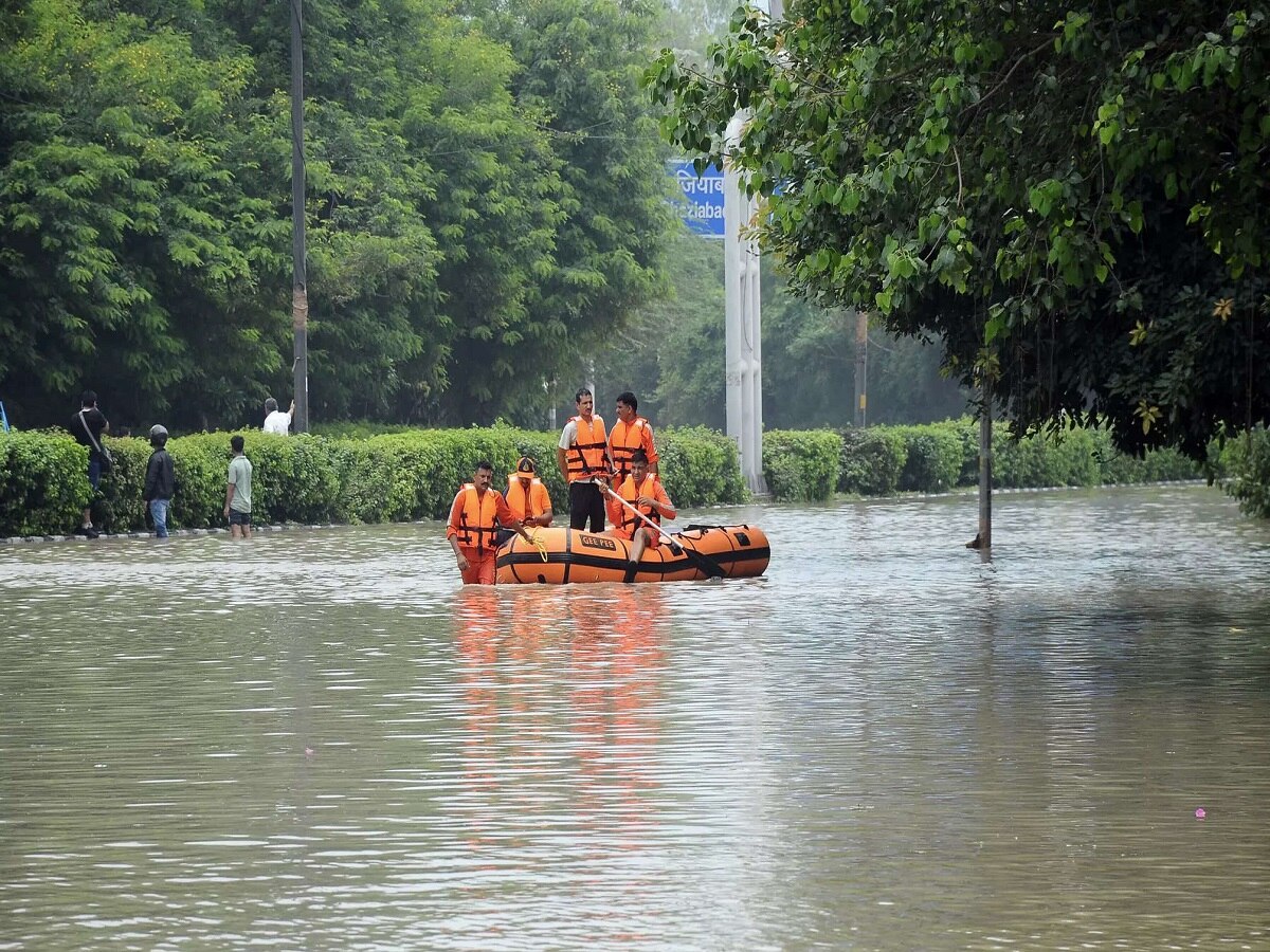 Delhi Flood: बाढ़ के बाद दिल्ली में बढ़ने लगी बीमारियां, स्वास्थ्य मंत्री ने दिया ये अलर्ट