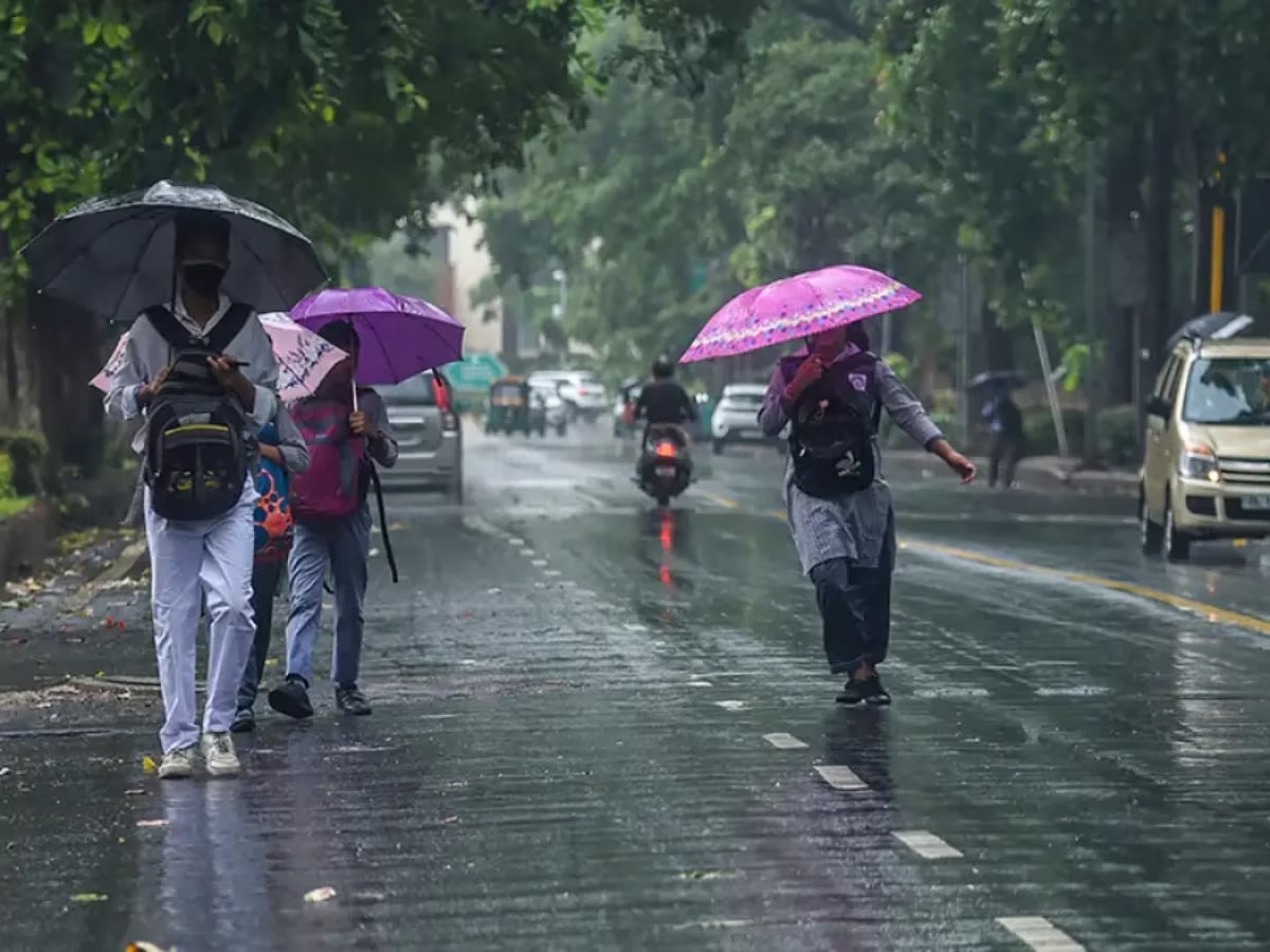 UP WEATHER UPDATE RAIN ALERT AND FLOOD IN UTTAR PRADESH