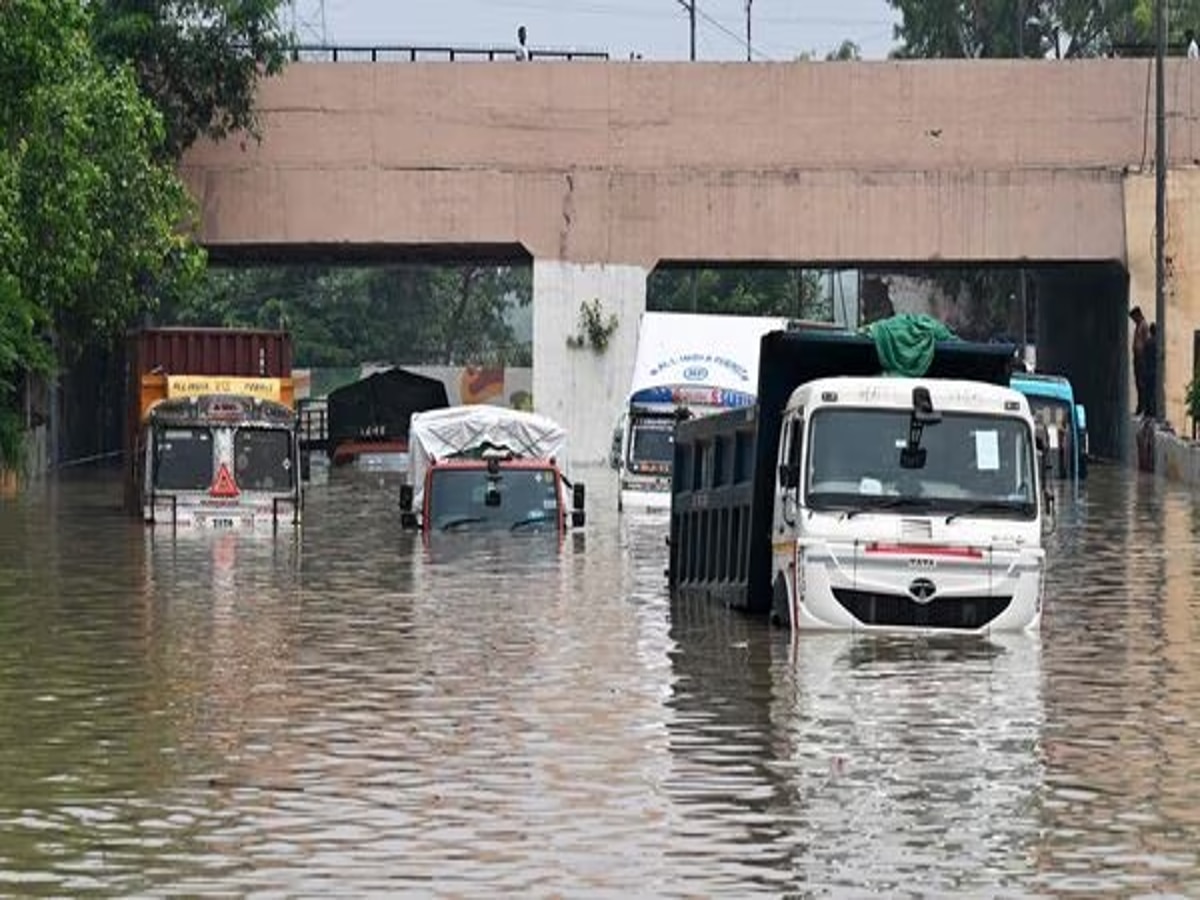 Delhi News:यमुना खादर इलाके में बारिश की वजह से राहत शिविरों की व्यवस्थाएं अस्त-व्यस्त