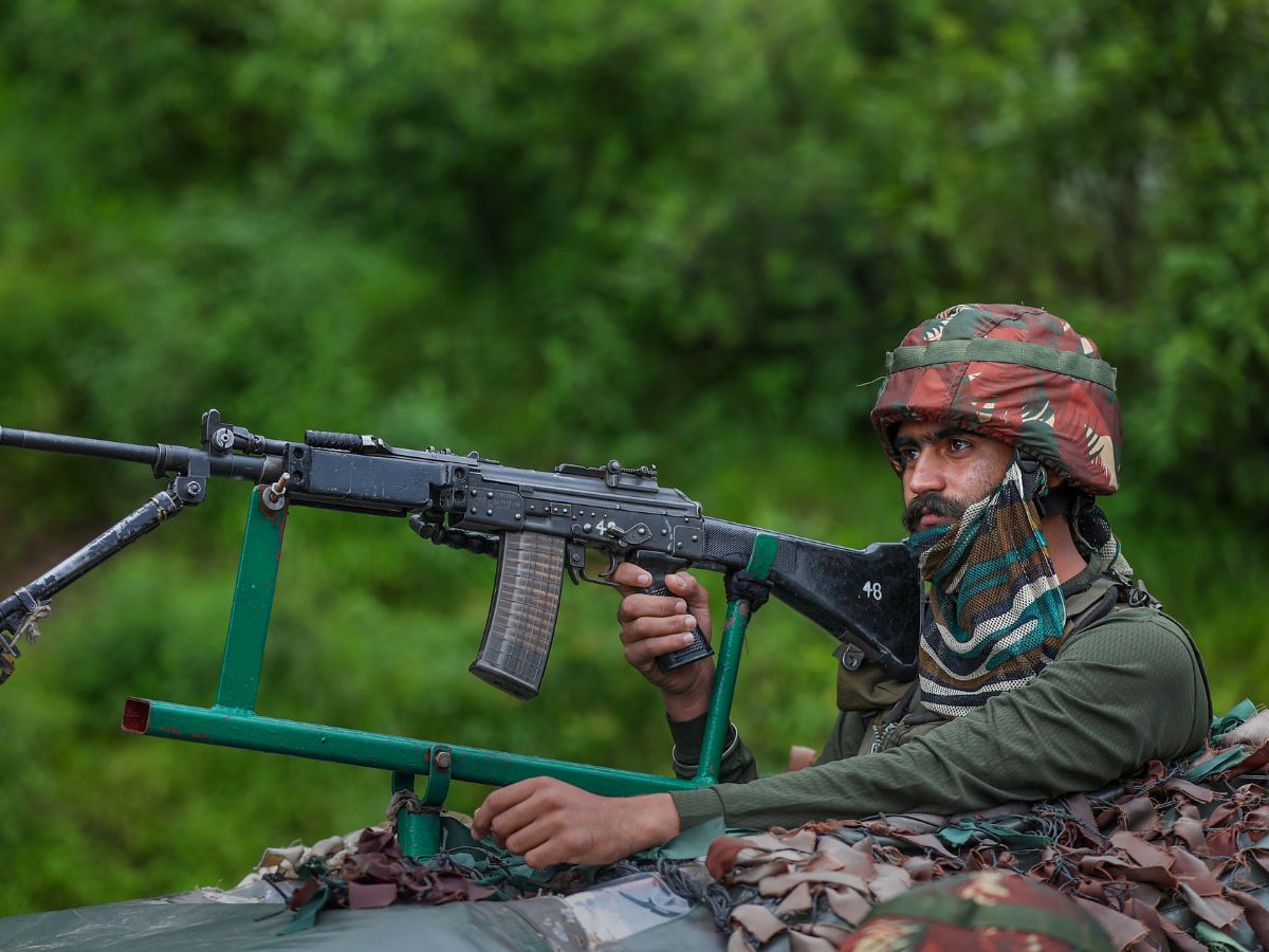 ऑपरेशन त्रिनेत्र: कश्मीर में 4 विदेशी आतंकी ढेर, सुरक्षा बलों ने बड़े हमले को किया नाकाम