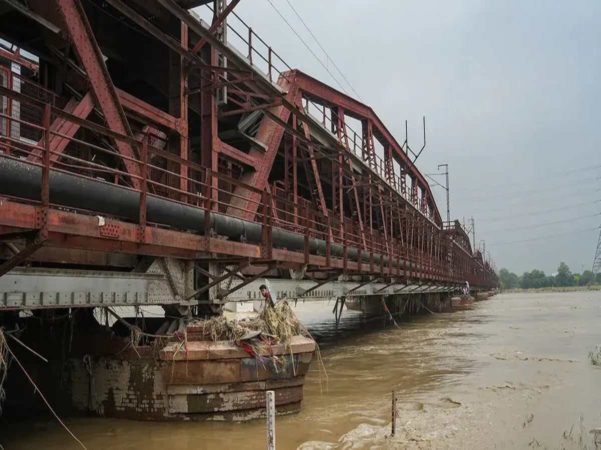 Delhi Flood Update: ସୁଧୁରୁଛି ସ୍ଥିତି; ବିପଦ ସଙ୍କେତ ତଳକୁ ଆସିଲ ଯମୁନା