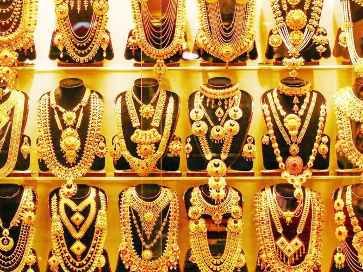 Gold Price Today: आज सोने की कीमत में आया उछाल और चांदी पड़ गई फीकी, जानें सोने-चांदी के नए रेट