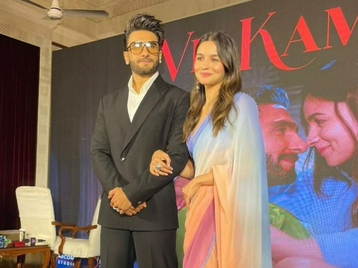 Alia And Ranveer &#039;रॉकी और रानी की प्रेम कहानी&#039; का जमकर कर रहे प्रमोशन, दिल्ली में भी धमाल मचाते नजर आए स्टार्स