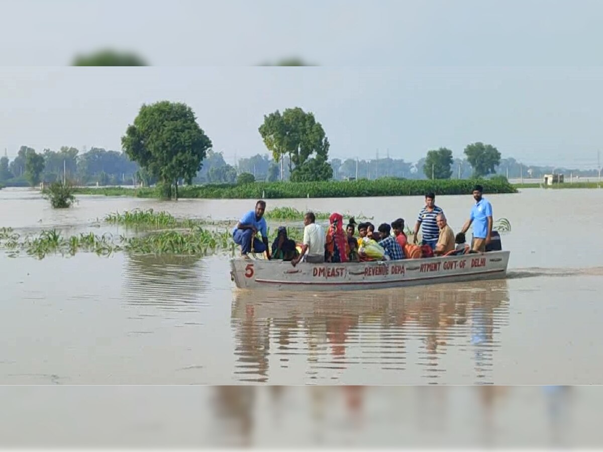 Delhi Flood Heroes: यमुना की बाढ़ में मसीहा बने गोताखोर, जानें कैसे जान पर खेलकर बचाई लोगों की जिंदगी