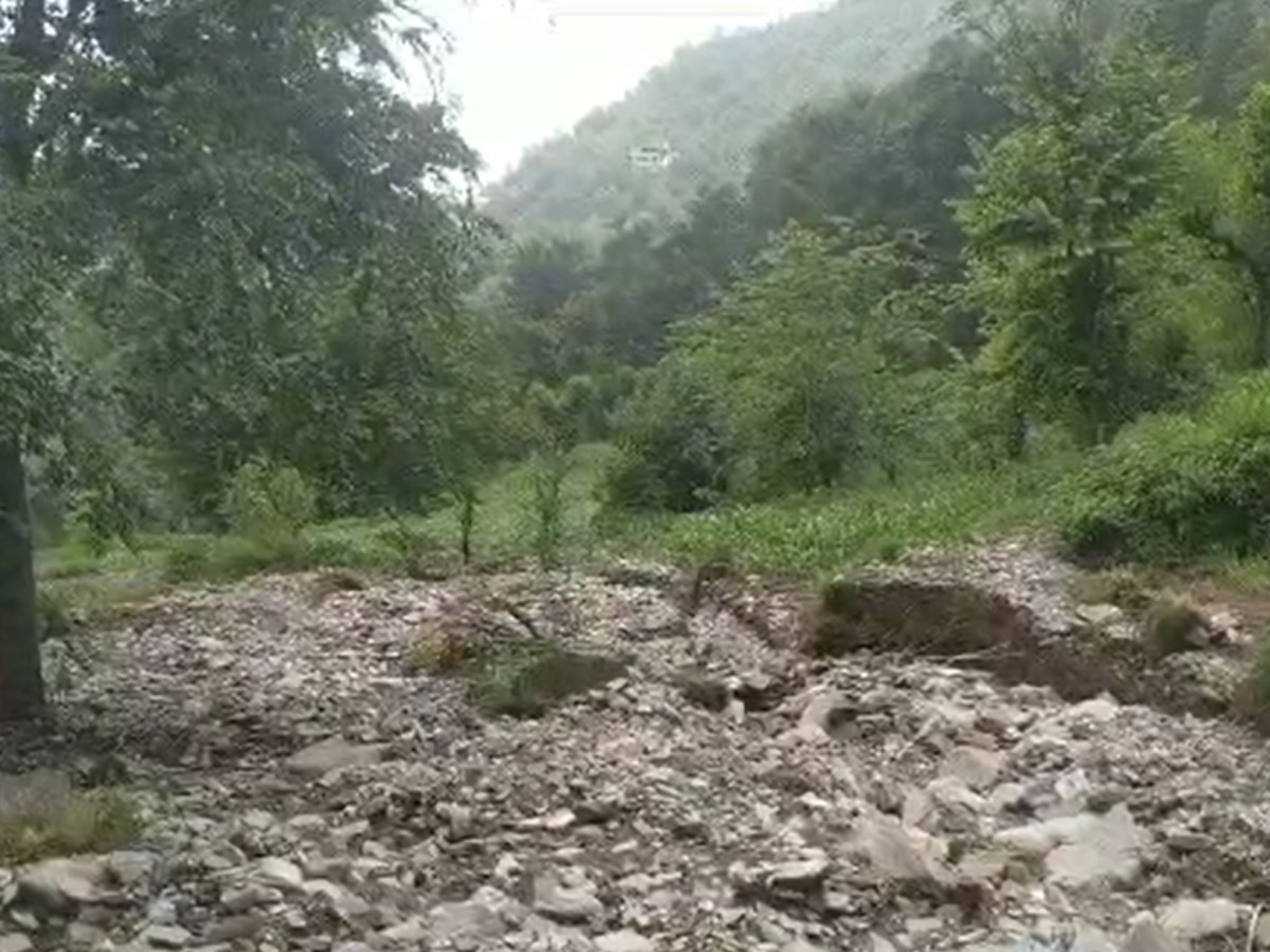 Himachal News: चंबा में बाढ़ और बारिश से अभी भी 33 सड़कें बंद, आवजाही पर ब्रेक