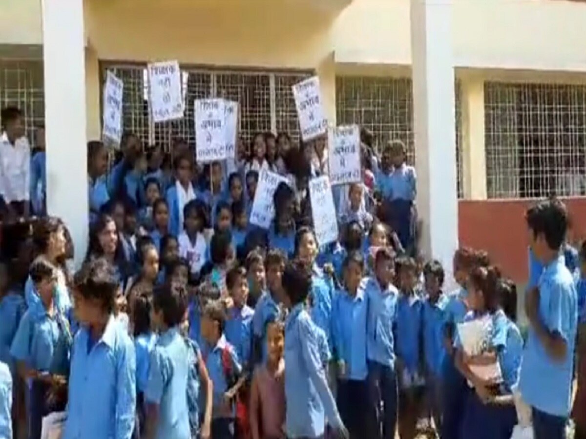 बिहार में शिक्षा व्यवस्था राम भरोसे, छात्रों ने स्कूल पर लगा दिया ताला, शिक्षा मंत्री से की ये मांग