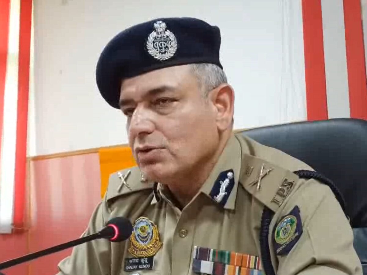 Himachal News: बिलासपुर दौरे पर पहुंचे DGP संजय कुण्डू, पुलिस अधिकारियों के साथ की बैठक