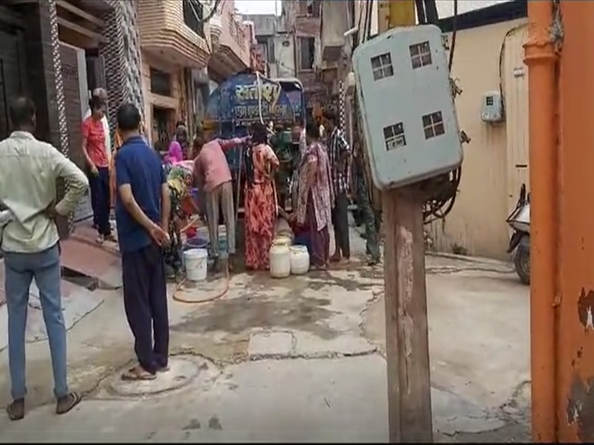 Haryana News: सोनीपत में पेयजल की समस्या से लोग परेशान, बाढ़ के कारण बह गई थी रेनीवेल