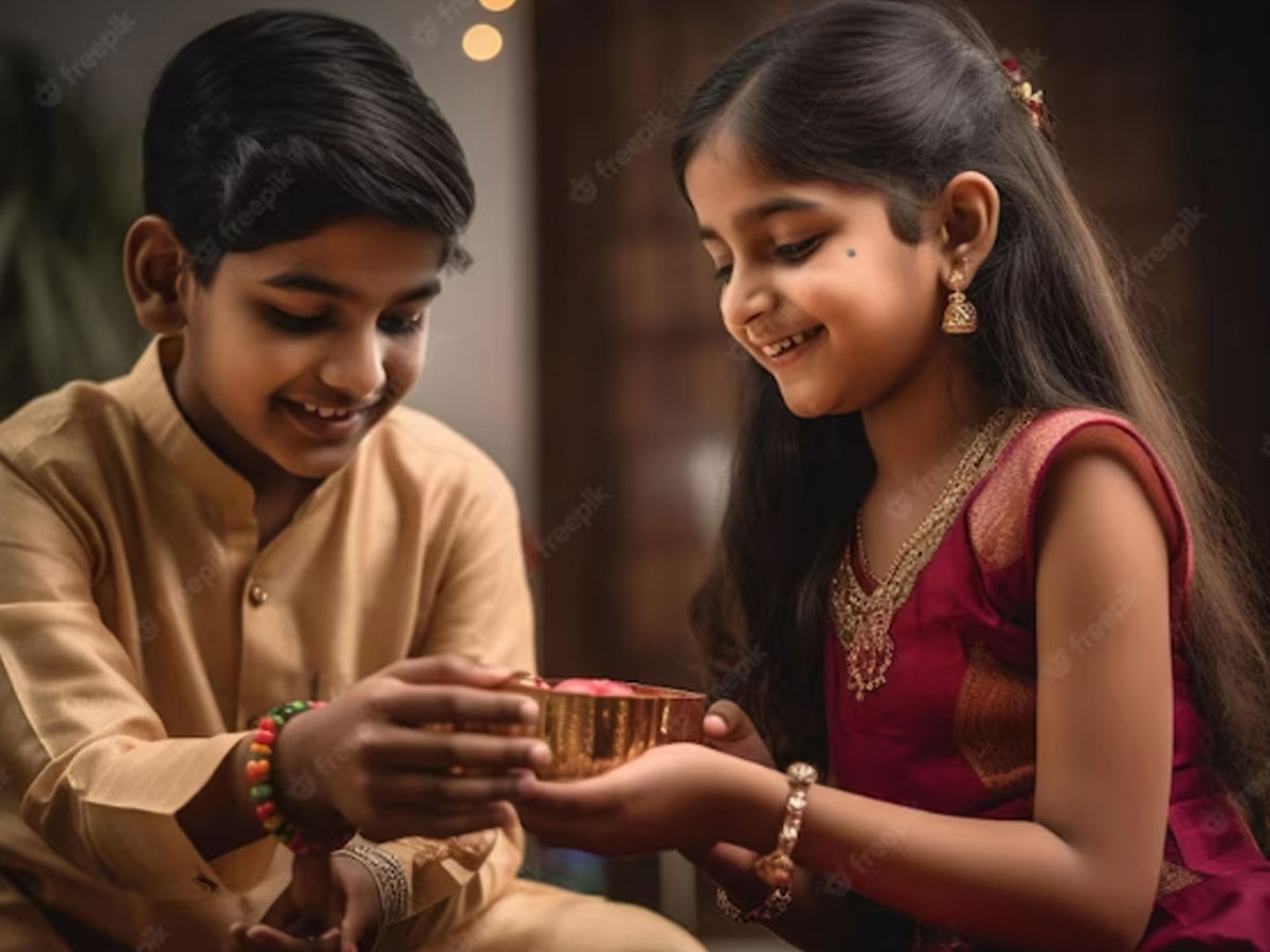 Raksha Bandhan पर बहन के लिए प्लान कर सकते हैं ये सेविंग स्कीम, मिलेगा 7.5 फीसदी का ब्याज