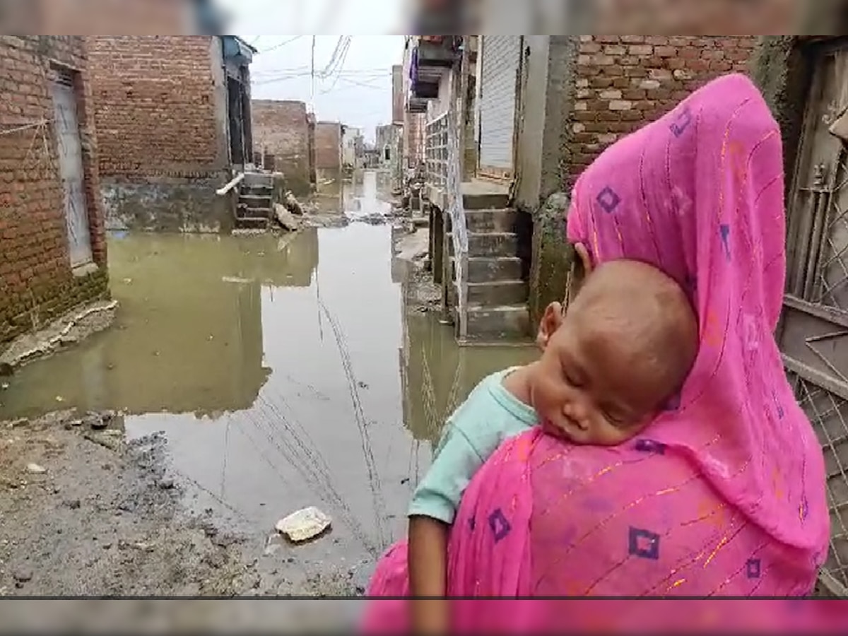 Faridabad Flood: बाढ़ के बाद अब बीमारी बनी परेशानी, पढ़ें राहत शिविर से घर पहुंचे पीड़ितों की दर्द भरी कहानी