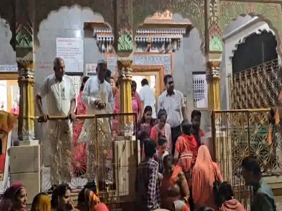 Barmer News:  बाड़मेर में पुरुषोत्तम मास में नगर परिक्रमा का आयोजन, श्रद्धालु में चढ़ा भक्ती का रंग