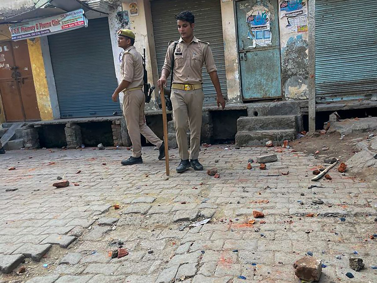 बरेली में कांवड़ियों पर पथराव की घटना, भड़के श्रद्धालुओं ने जाम कर दी सड़क