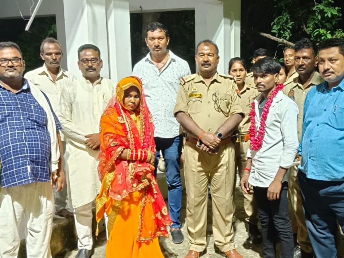 Jaunpur news Amazing marriage took place in the police station the