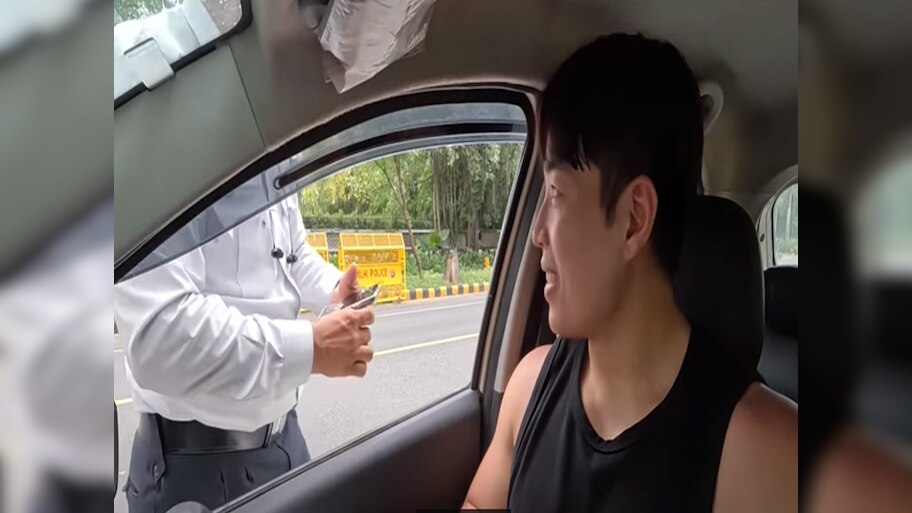 Delhi News a Traffice police officer suspended after he challan a ...