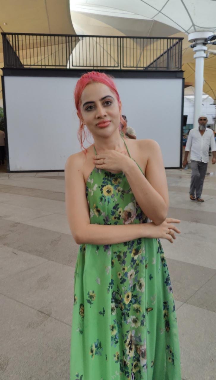 Urfi Javed: क्या से क्या हो गया फैशन क्वीन का हाल? ना समझ में आ रहे बाल, ड्रेस का स्टाइल देख चकराया दिमाग! 12 Urfi Javed: क्या से क्या हो गया फैशन क्वीन का हाल? ना समझ में आ रहे बाल, ड्रेस का स्टाइल देख चकराया दिमाग!