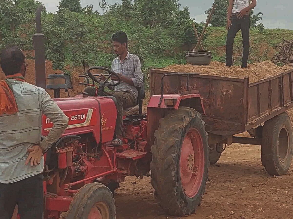 Balrampur News: खतरे में बलरामपुर रिजर्व फारेस्ट! अवैध उत्खनन को प्रशासन की मौन सहमति, ग्रामीणों को मारने की धमकी
