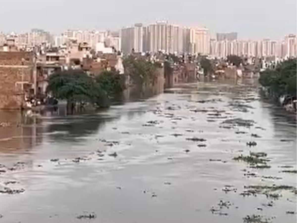 Noida Floods: हिंडन नदी का लगातार बढ़ रहा जलस्तर, नोएडा के 14 गांव में भरा पानी, अलर्ट जारी 