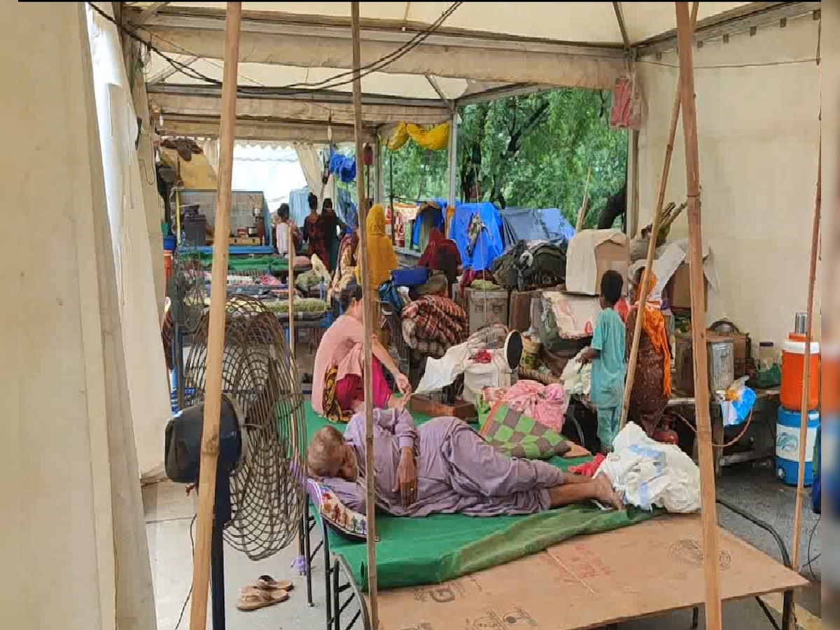 Delhi News: राहत शिविर बना बाढ़ पीड़ितों का आशियाना, कहा- सरकार कर रही हर संभव मदद
